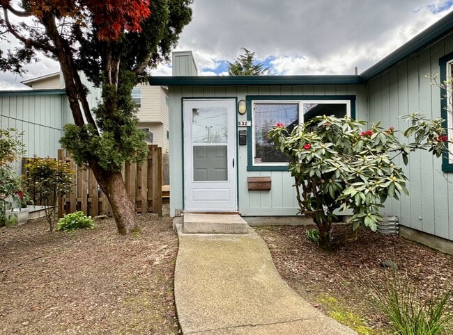 Photo - Charming Three Bedroom Near S. Waterfront & Macadam Ave~ Updates Throughout~ W/D Included ~ Detac... Unit 532