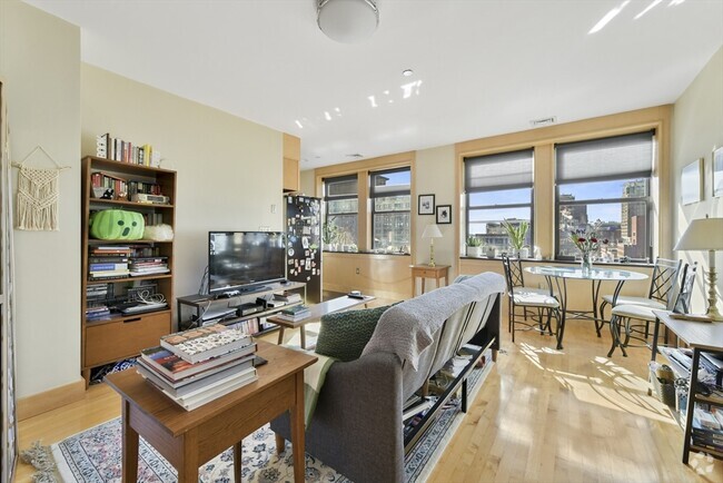 Building Photo - 42 Beach St Unit 9c Rental