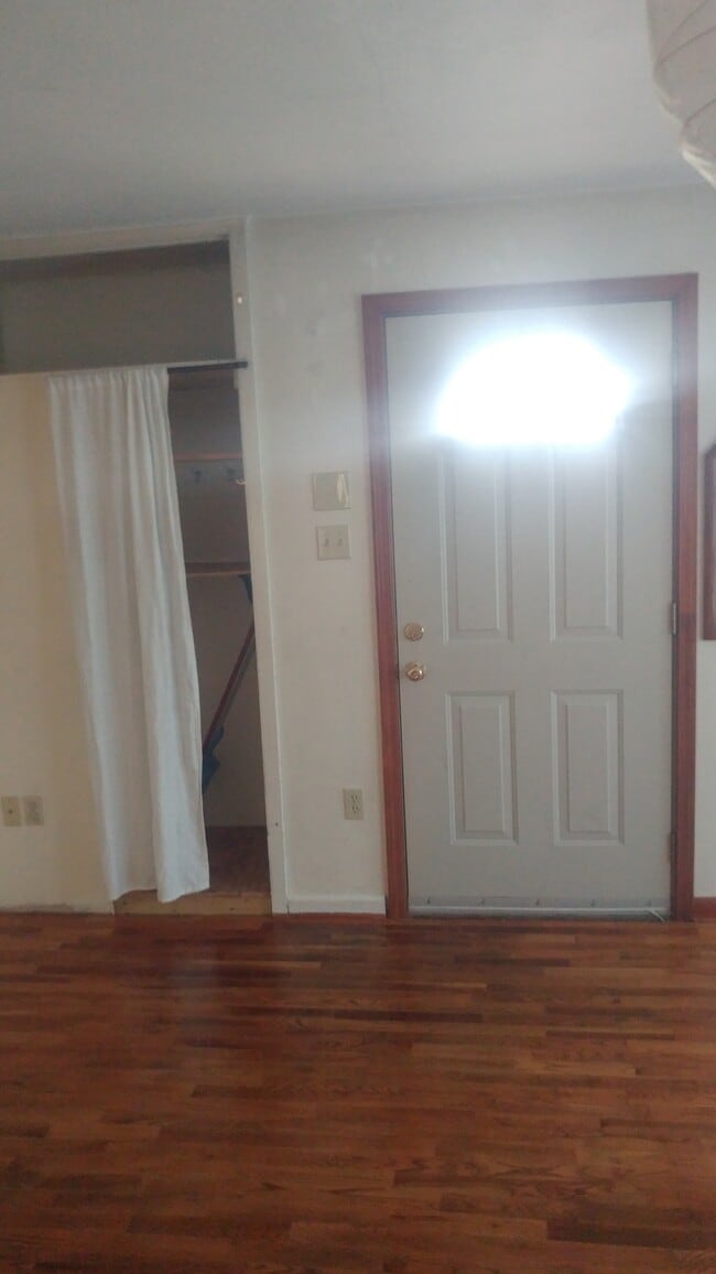 inside front door - 1031 Quivera Cir Unit 1