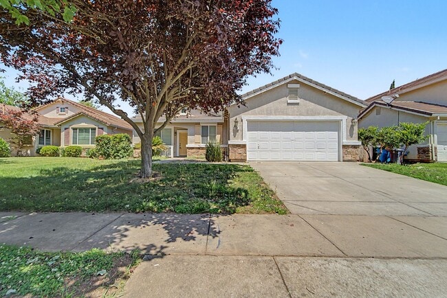Building Photo - 4 bedroom 2 bath home located in Yuba City