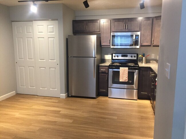 Photo - 512 E Stoughton St