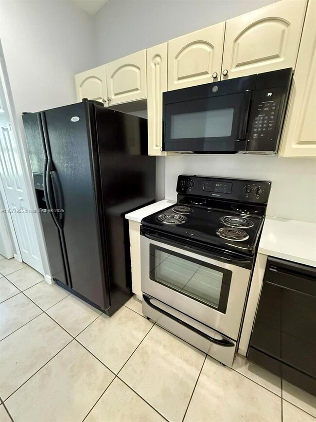 Building Photo - 2930 SE 13th Ave Unit 205-52 Rental