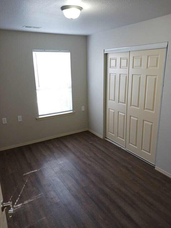 Crown Pointe/Wolfe Run Apartments Duenweg, MO