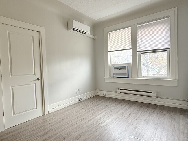 Photo - 1495 Gladstone Ave Unit 303