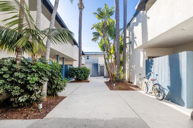 Photo - 3537 Clarington Ave