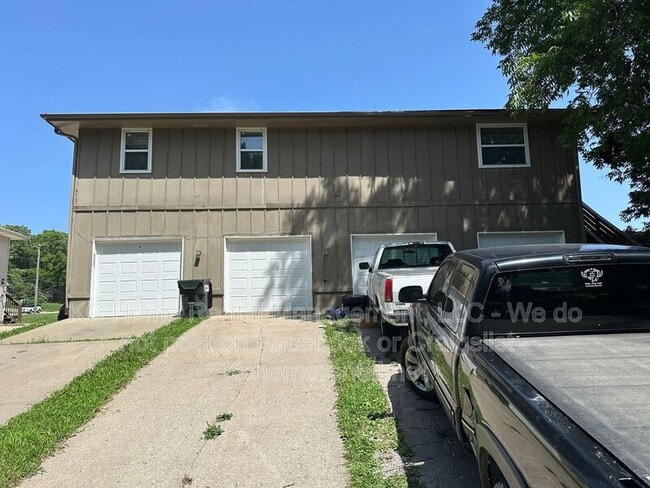 Building Photo - 6333 N Wyandotte St
