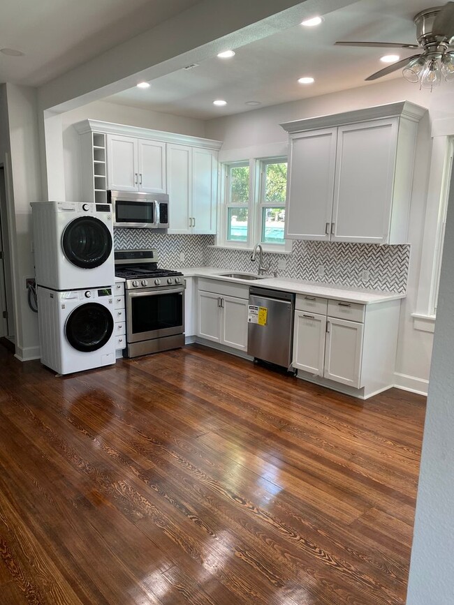 Photo - 801 W 28th St