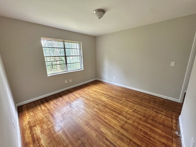 Photo - 5301 Main St