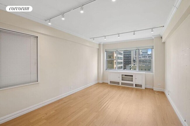 Photo - 333 E 46th St