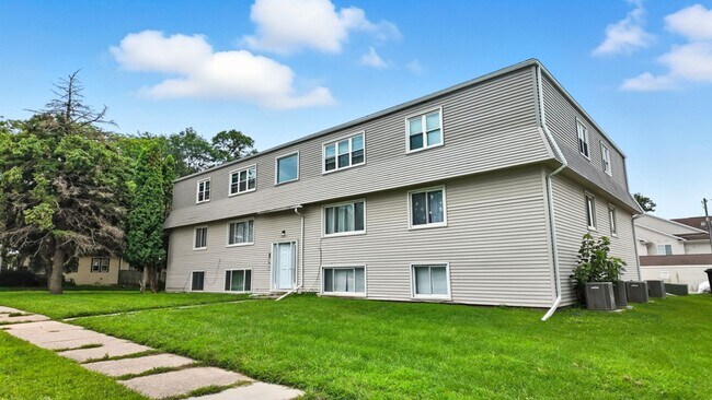 Leavitt Park Apartments - Waterloo, IA