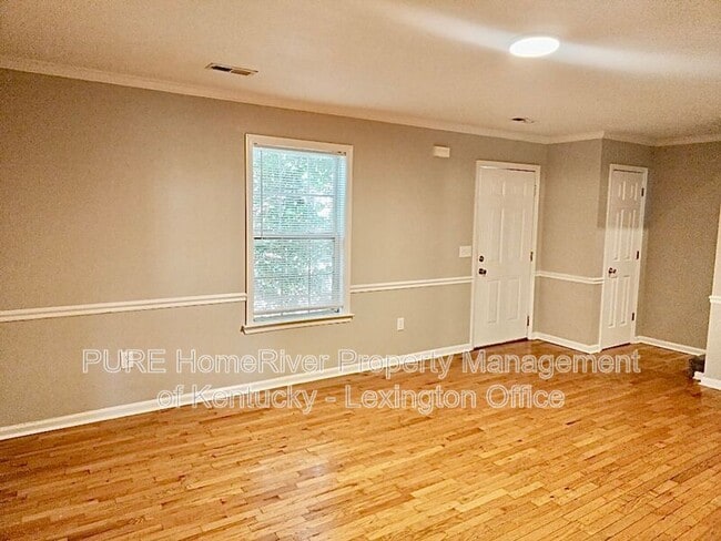 Photo - 1053 Merrick Dr Unit B