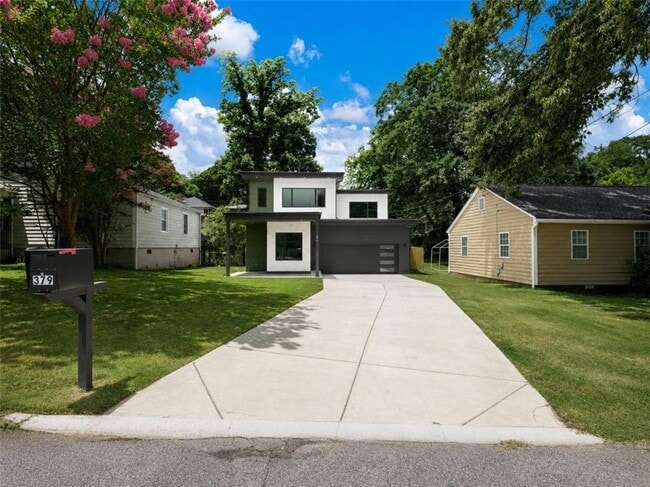 Photo - 379 Enota Pl SW
