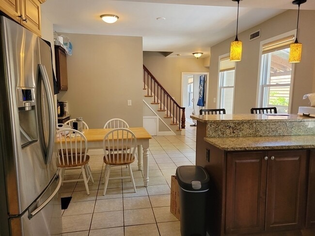 Building Photo - 15 Jay St Unit 1