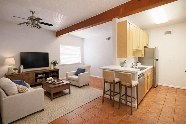 Building Photo - 2408 Longview St Unit 212