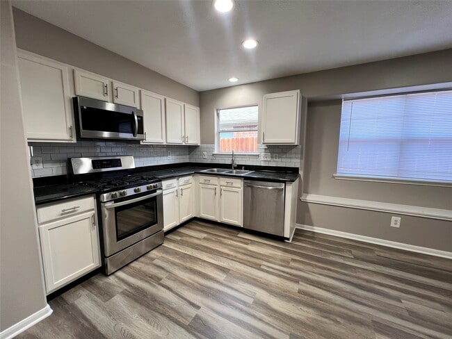 Photo - 2427 Halstead Dr