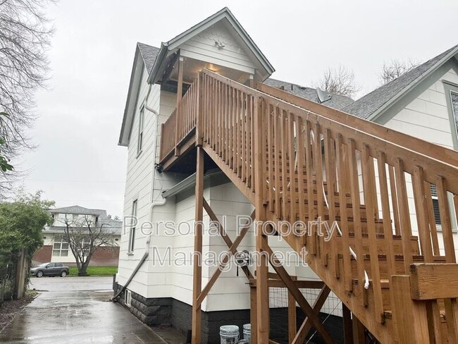 Photo - 409 W McLoughlin Blvd