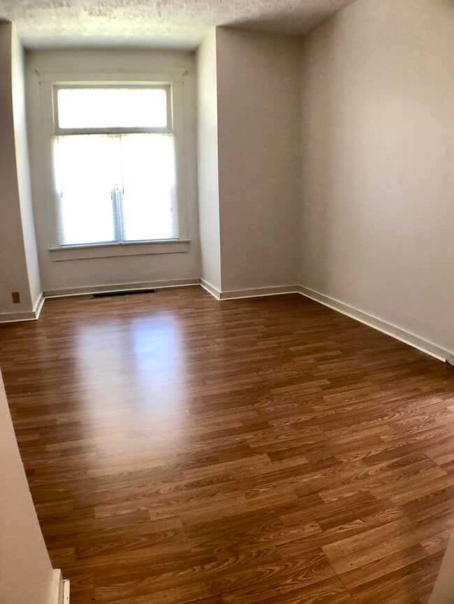 Photo - 1 Bed / 1 Bath on 10th Ave close to Wexner... Unit A