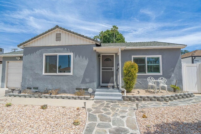 Building Photo - Beautifully Remodeled Home Move-In Ready!