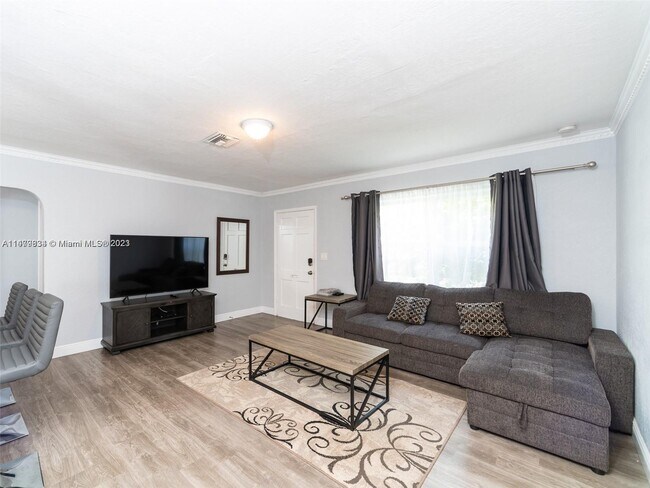 Photo - 1431 Fletcher St