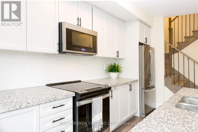 Photo - 1593 Rose Way