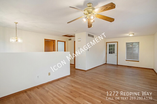 Photo - 1272 Redpine Way