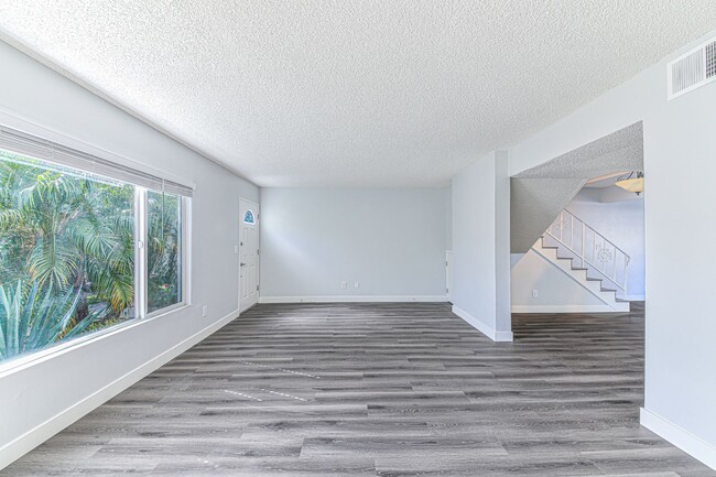 Photo - 1600 Mabury St Unidad 1610-N