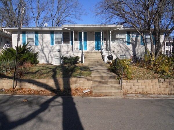 Exterior of the building - 1224 Pomeroy St Apartments