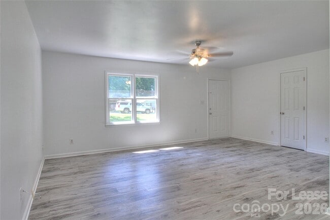 Photo - 1015 Sharon Dr