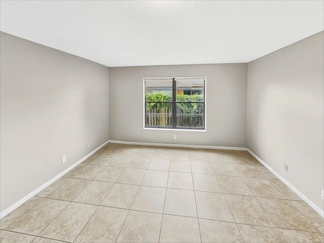 Photo - 784 Ryanwood Dr
