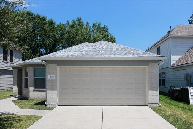 Building Photo - 16945 Scenic Knoll