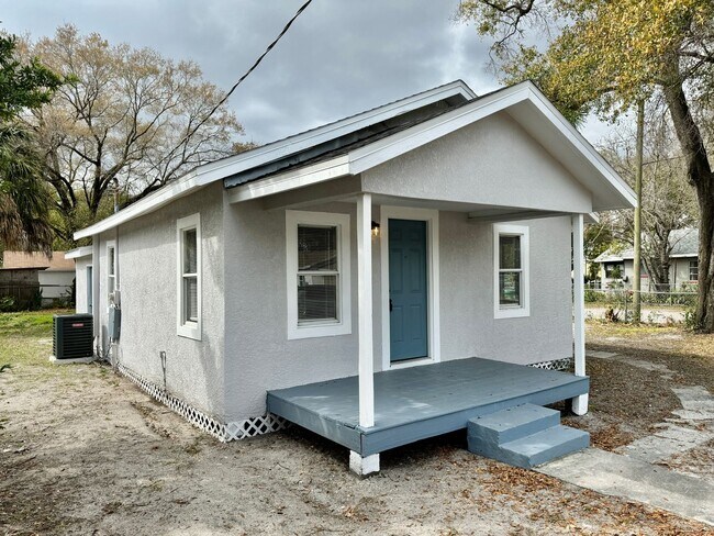Photo - Fully Remodeled 2/1 in the heart of Tampa House