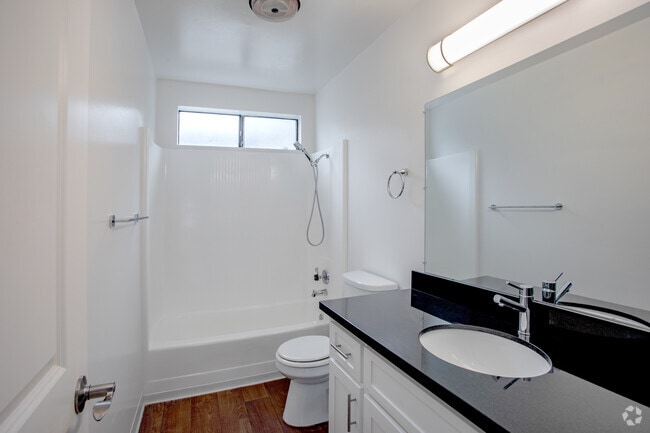 1BR, 1BA -676SF
