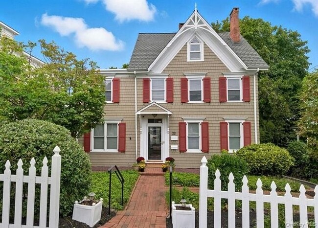 Building Photo - 22 School St