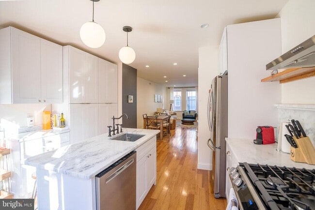 Building Photo - 2246 Sears St