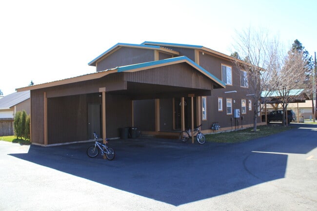 Building Photo - 1300 N Brooklane St Unit 2 Rental