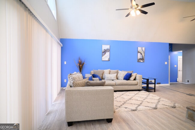 Photo - 390 Stoneridge Way