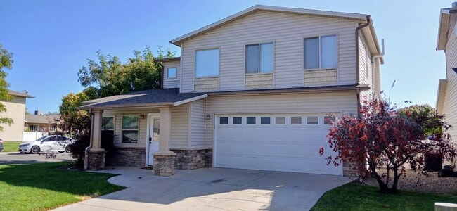 Photo - 672 Theresea Ct