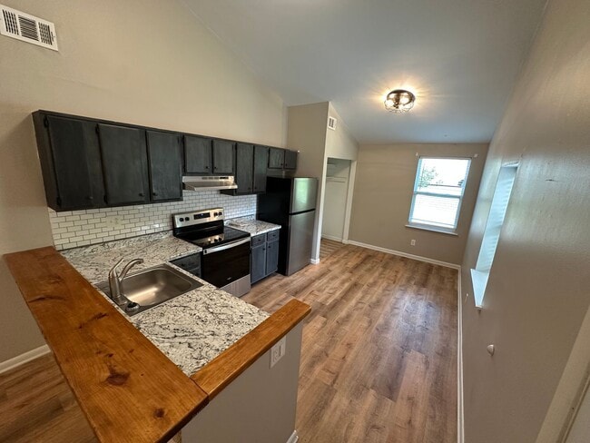 Photo - 4630 Woodside Dr