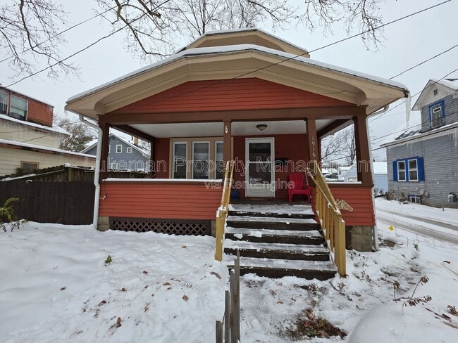 Building Photo - 1916 James St