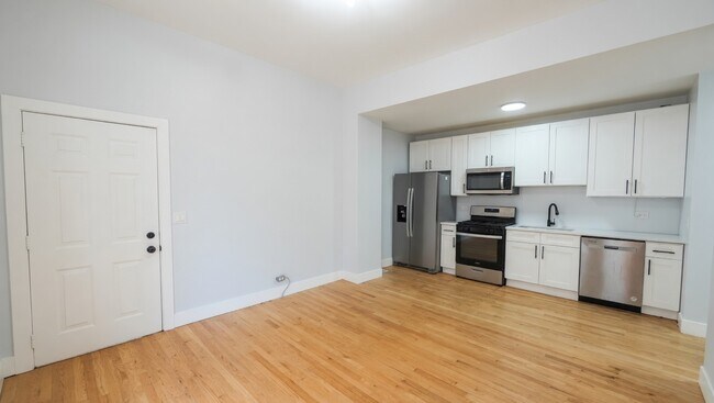 Photo - 932 N Richmond St Unit 1F