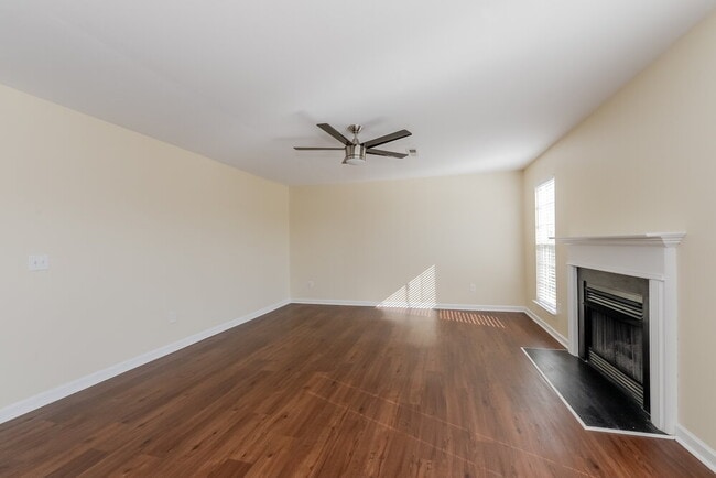Photo - 1043 Vanguard Dr
