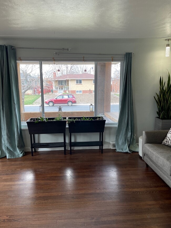 Photo - 2210 Marshall St