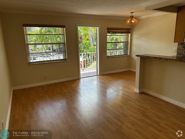 Building Photo - 1125 NE 16th Pl Unit 205 Rental