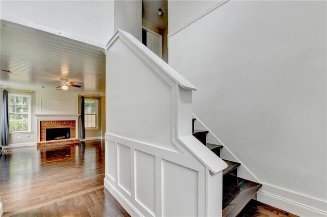 Photo - 725 Manor Glen Dr NW