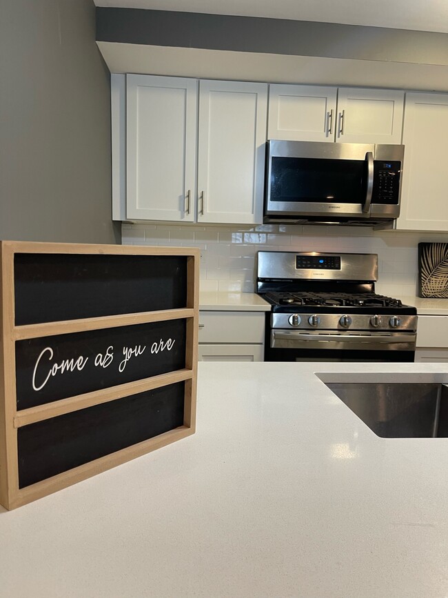 Unidad de jardín - 4836 S Michigan Ave Unidad Furnished Garden