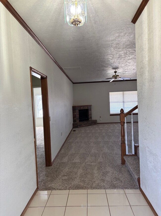 Photo - 3br 2.5ba on Surrey Hills Golf Course!!