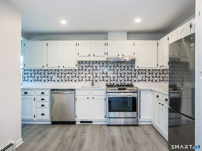 123 Old Litchfield Rd