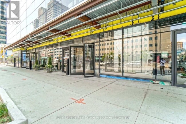 Photo - 488 University Ave Unit 2302