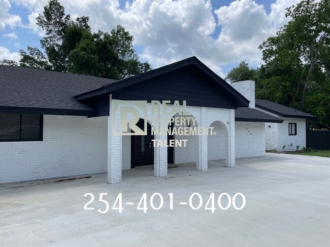 Building Photo - 111 Country Club Dr Rental