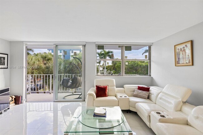 Photo - 16546 NE 26th Ave Unit 3J